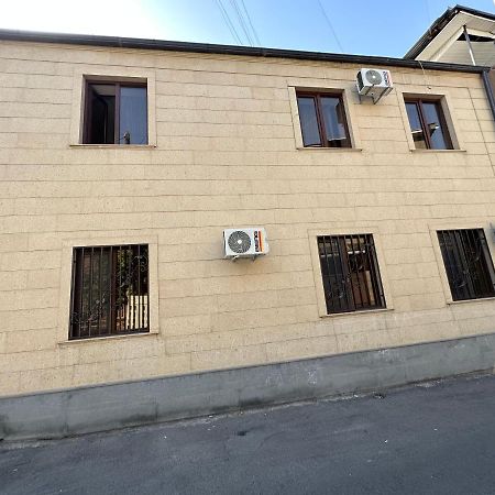 Favorit Hotel-Hostel Jerevan Exteriör bild