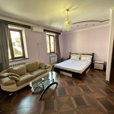 Favorit Hotel-Hostel Jerevan Exteriör bild