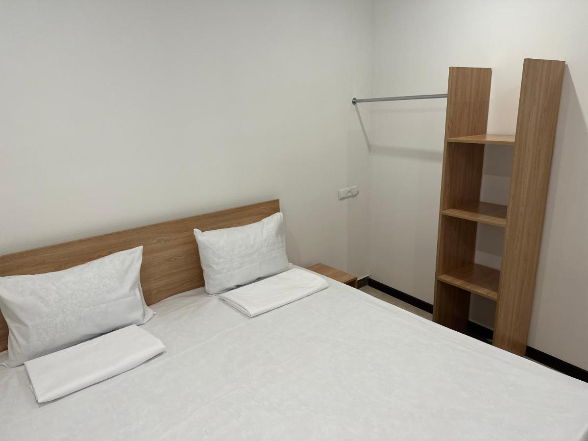 Favorit Hotel-Hostel Jerevan Exteriör bild