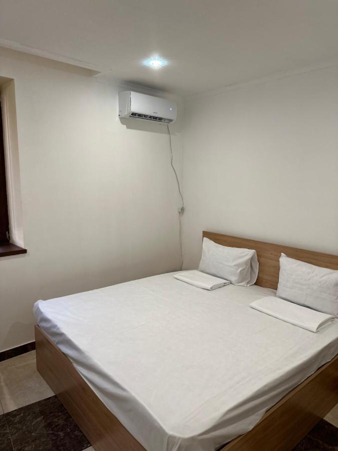 Favorit Hotel-Hostel Jerevan Exteriör bild